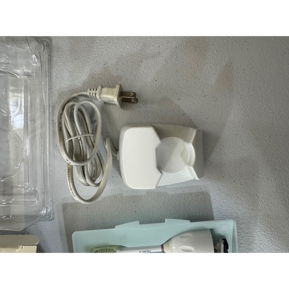 Philips Sonicare e Series Sonic Toothbrush HXS5351/46 with Charger Travel Case - Picture 4 of 6